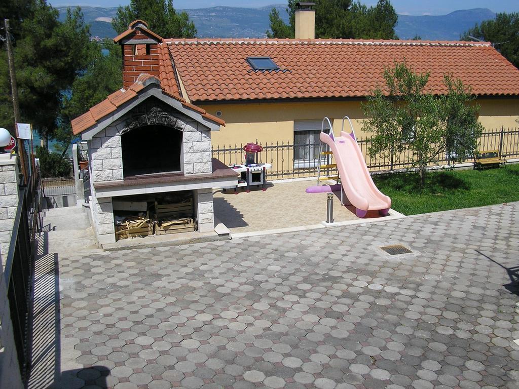 Apartments Viki Trogir Exteriör bild