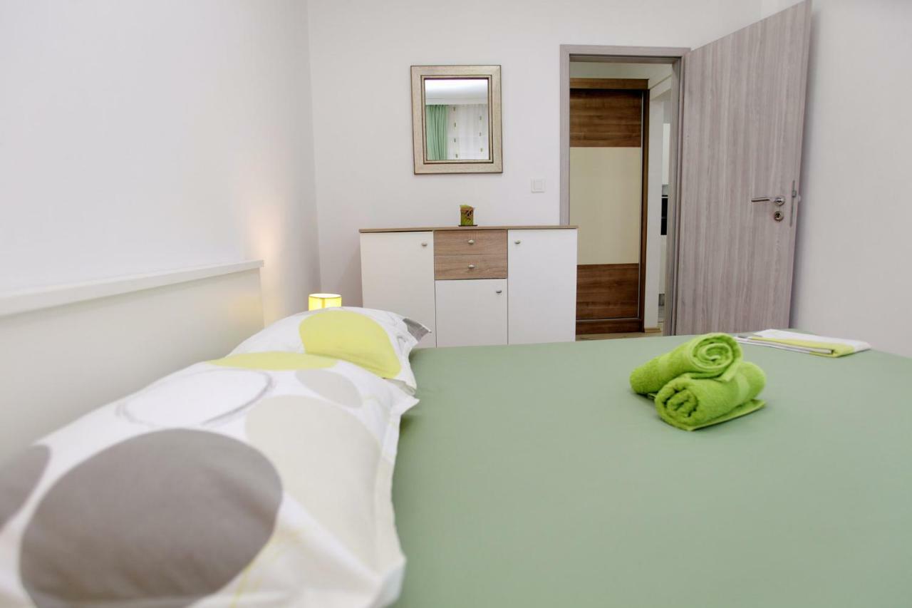 Apartments Viki Trogir Exteriör bild