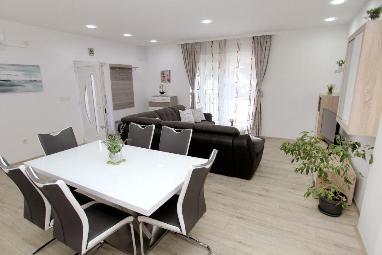 Apartments Viki Trogir Exteriör bild